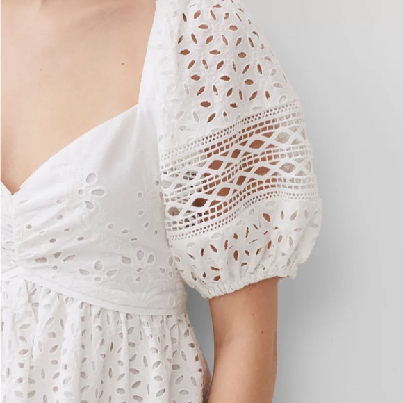 Elegant White Eyelet Dress - Picture 3 of 4